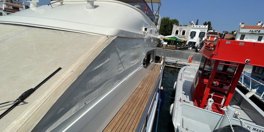 Custom built motor yacht 32m