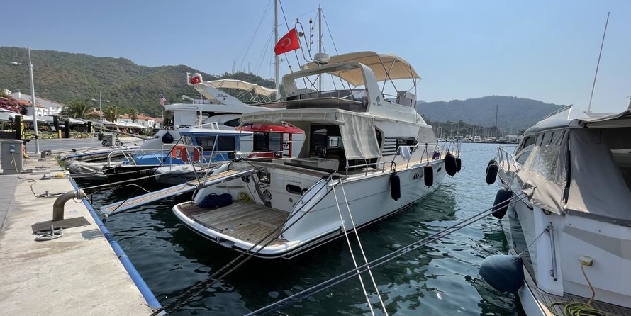 Custom built motor yacht 32m