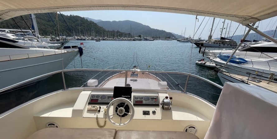 Custom built motor yacht 32m