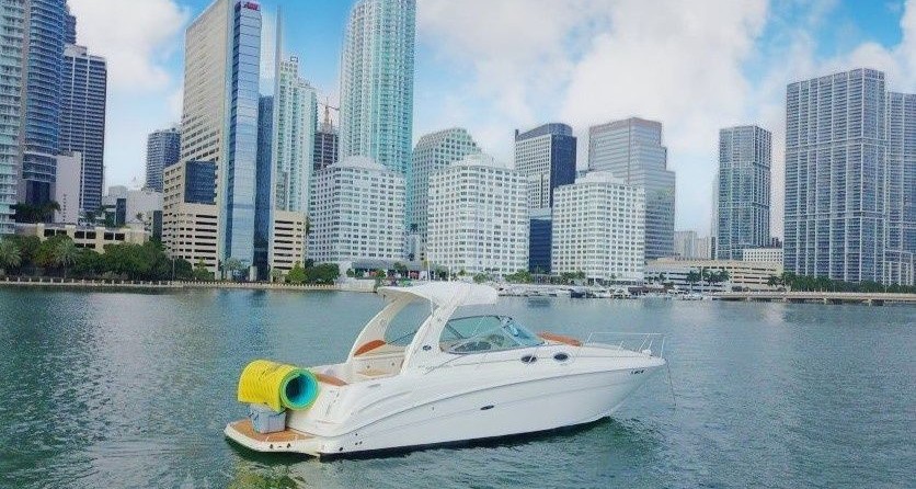 Sea Ray 330
