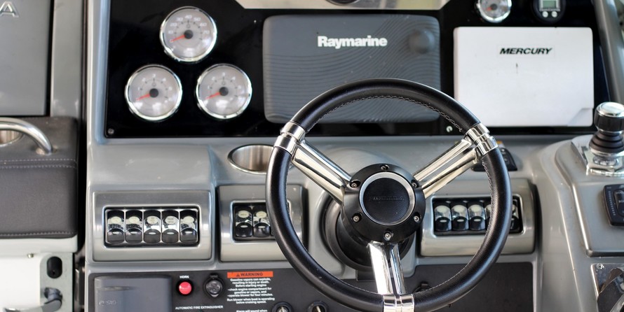 Formula 350 Crossover Bowrider