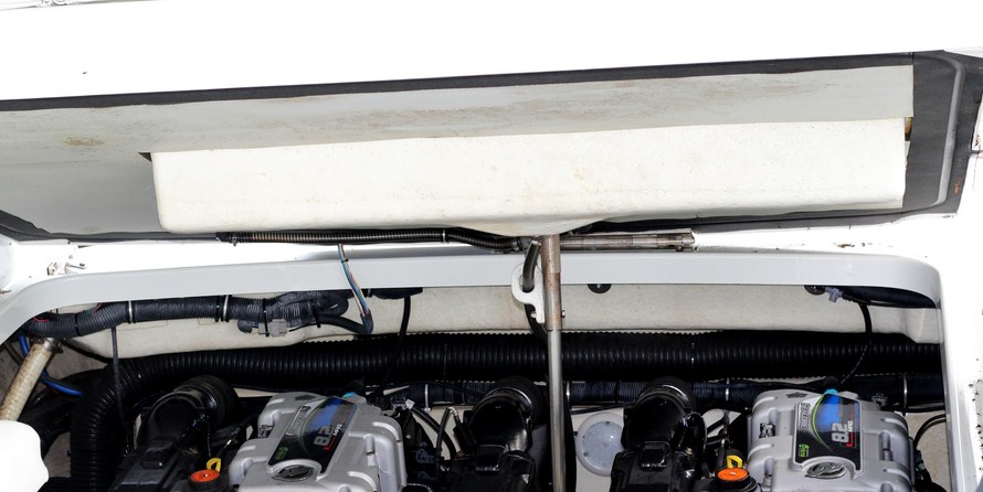 Formula 350 Crossover Bowrider