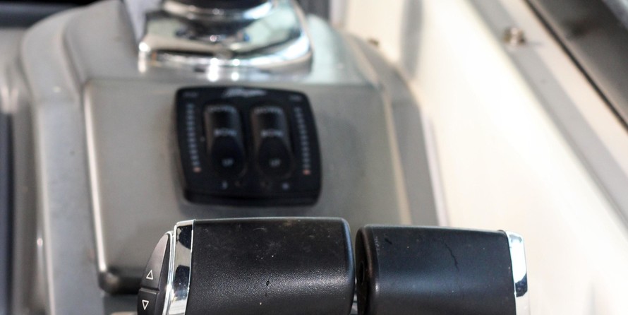 Formula 350 Crossover Bowrider