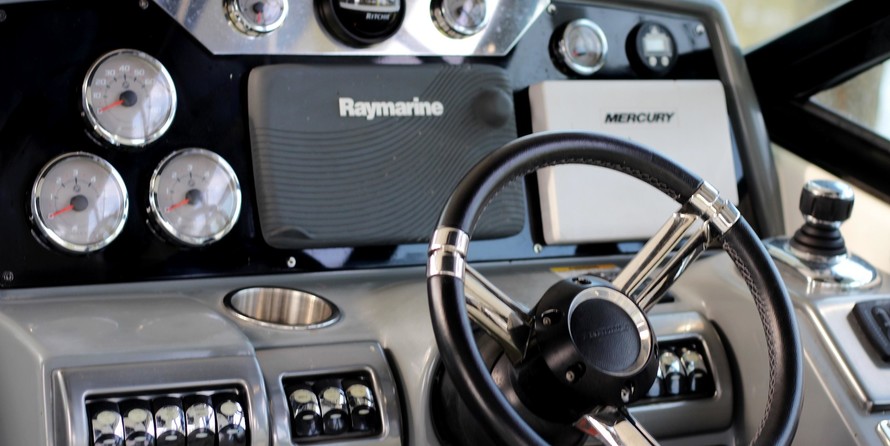 Formula 350 Crossover Bowrider