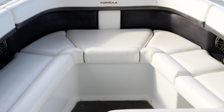 Formula 350 Crossover Bowrider