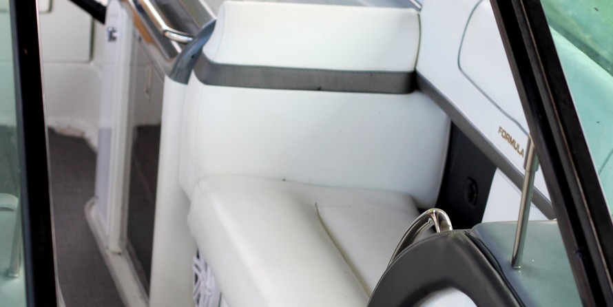 Formula 350 Crossover Bowrider