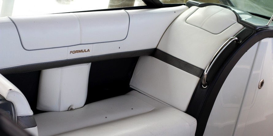 Formula 350 Crossover Bowrider