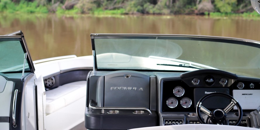 Formula 350 Crossover Bowrider