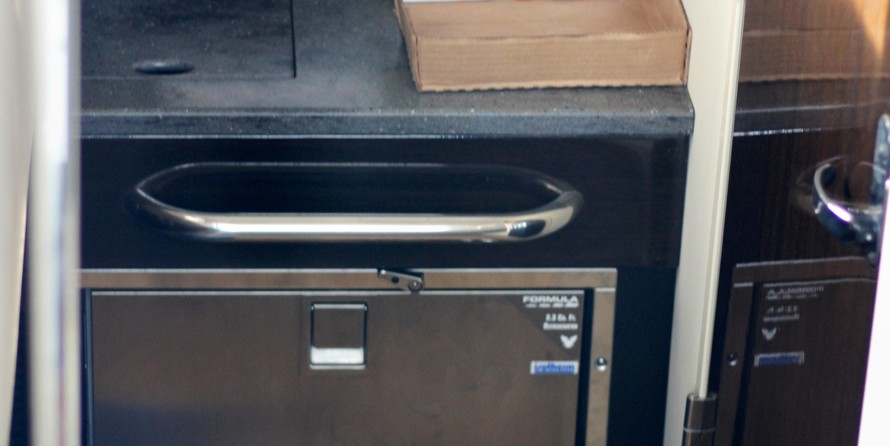 Formula 350 Crossover Bowrider