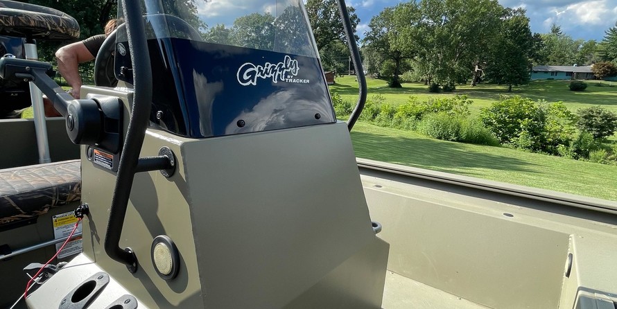 Tracker Grizzly 1860 MVX CC Sportsman