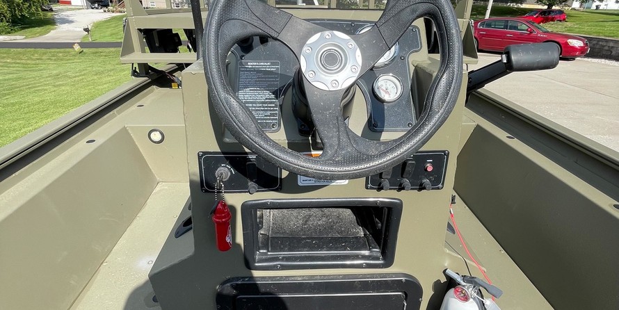 Tracker Grizzly 1860 MVX CC Sportsman