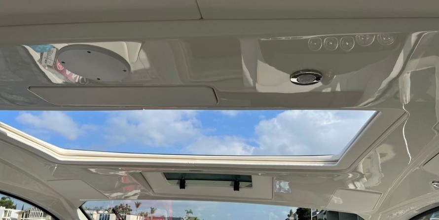 Sea Ray Sundancer 350 Coupe