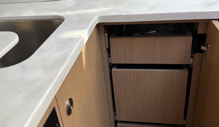 Sea Ray Sundancer 350 Coupe