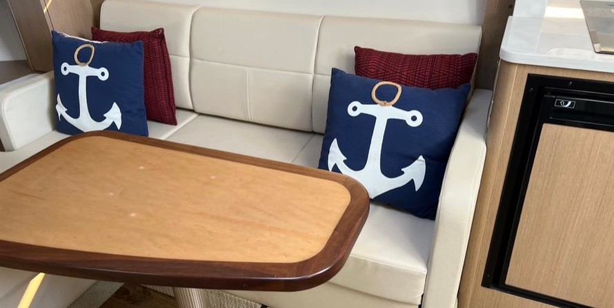 Sea Ray Sundancer 350 Coupe