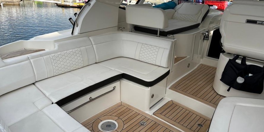 Sea Ray Sundancer 350 Coupe