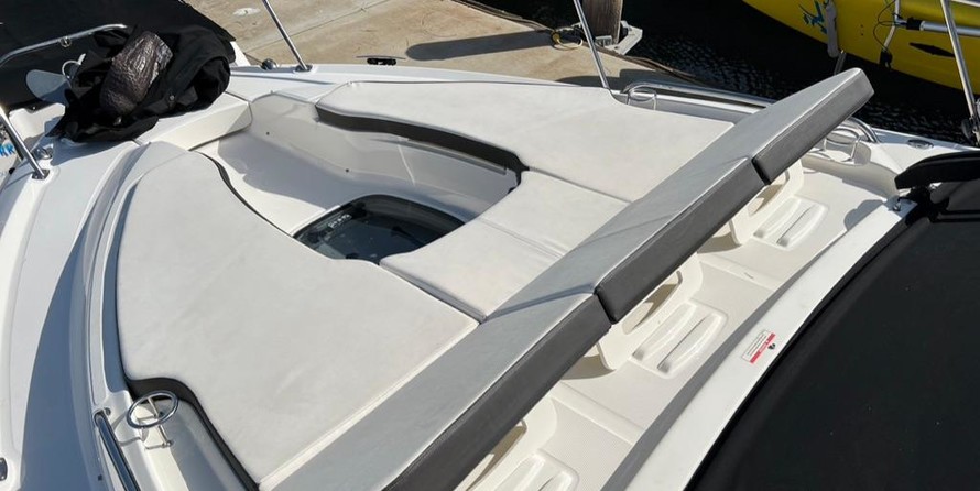 Sea Ray Sundancer 350 Coupe