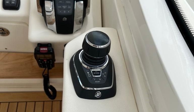 Sea Ray Sundancer 350 Coupe