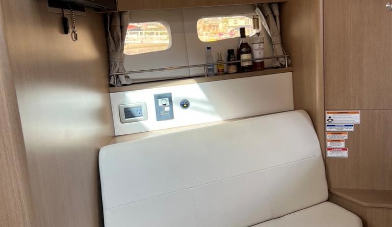Sea Ray Sundancer 350 Coupe