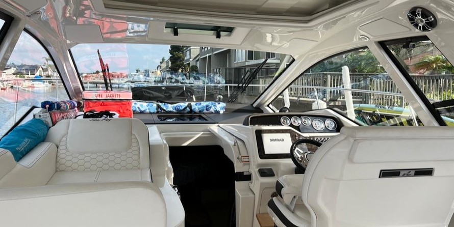 Sea Ray Sundancer 350 Coupe