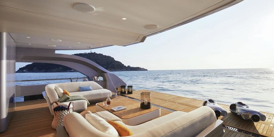 AZIMUT GRANDE 38 METRI TRI-DECK