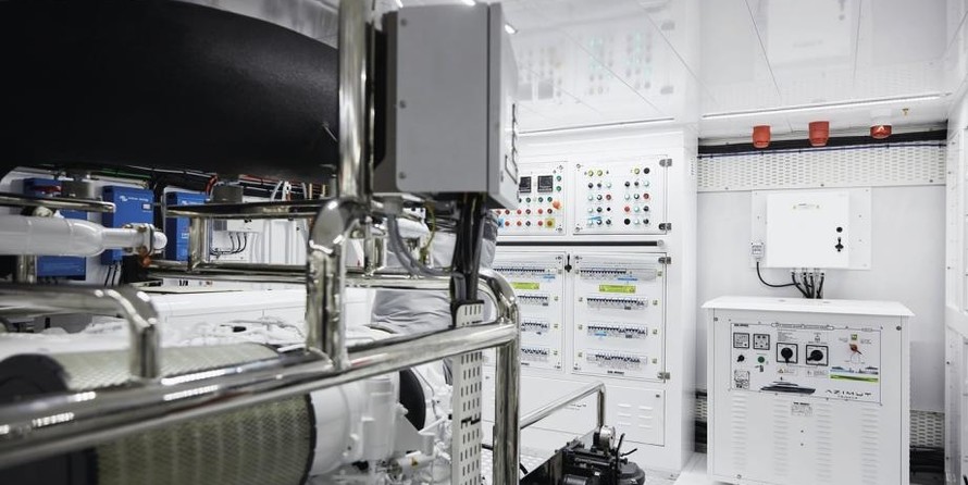 AZIMUT GRANDE 38 METRI TRI-DECK