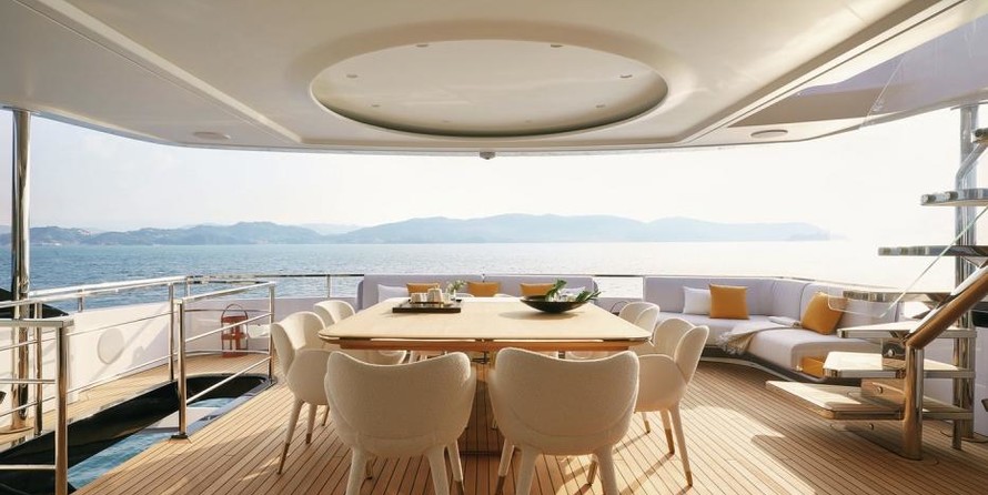 AZIMUT GRANDE 38 METRI TRI-DECK