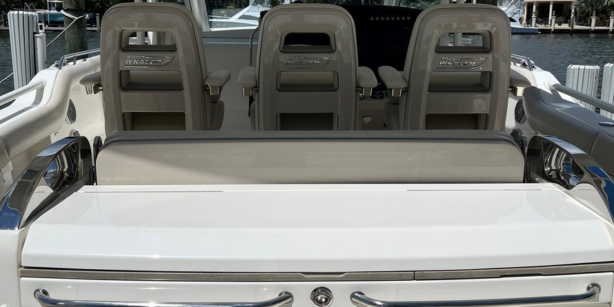 Boston Whaler 420 Outrage