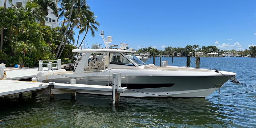 Boston Whaler 420 Outrage