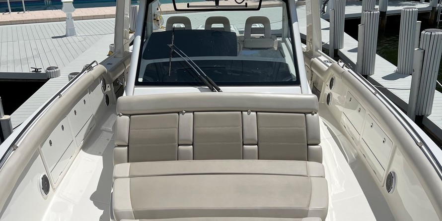 Boston Whaler 420 Outrage