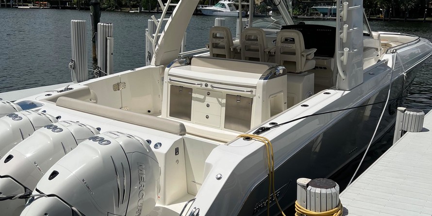 Boston Whaler 420 Outrage