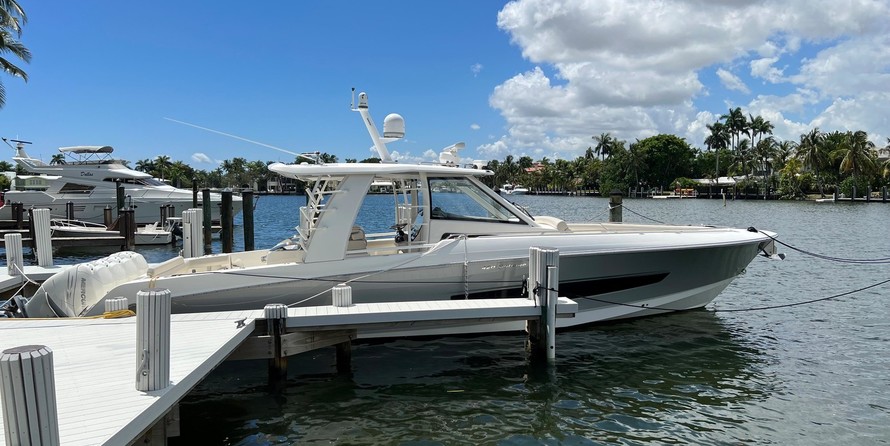 Boston Whaler 420 Outrage