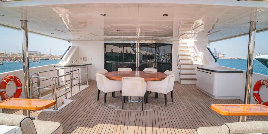 Majesty Yachts 135