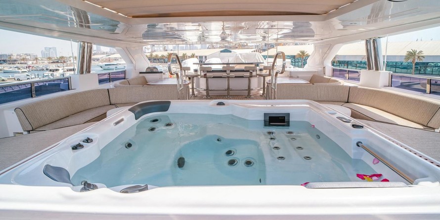 Majesty Yachts 135