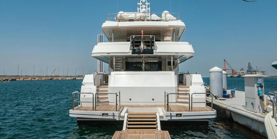 Majesty Yachts 135