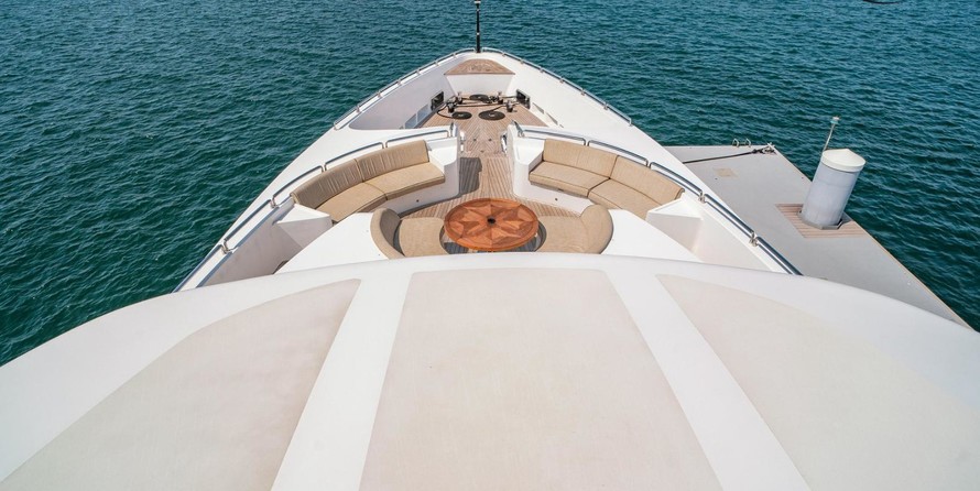 Majesty Yachts 135