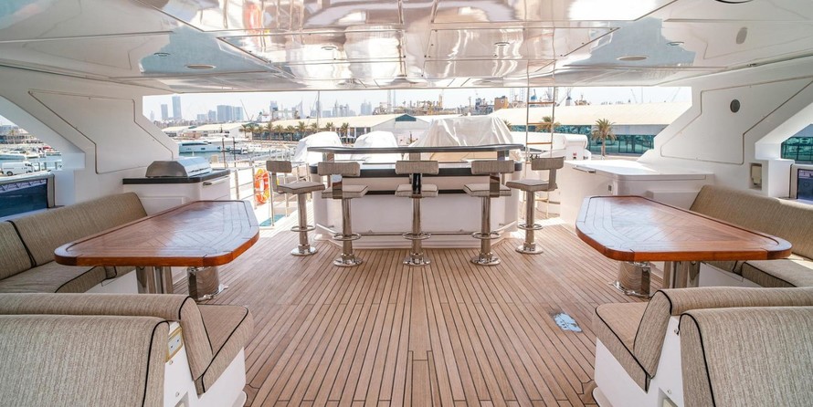 Majesty Yachts 135
