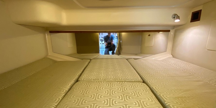 Grady-White Express 330