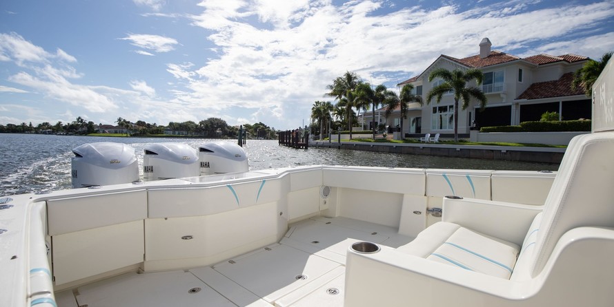 SeaVee 390