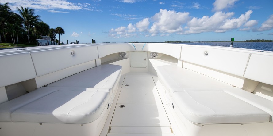 SeaVee 390