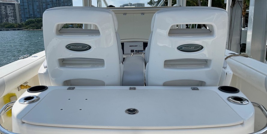 Boston Whaler 320 Outrage