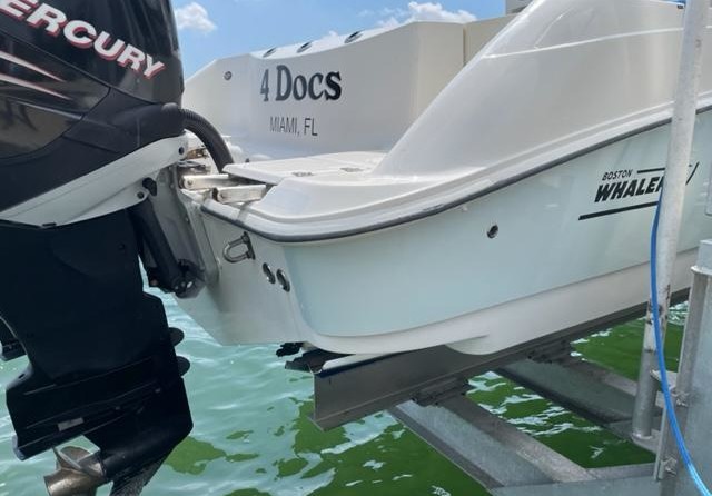 Boston Whaler 320 Outrage
