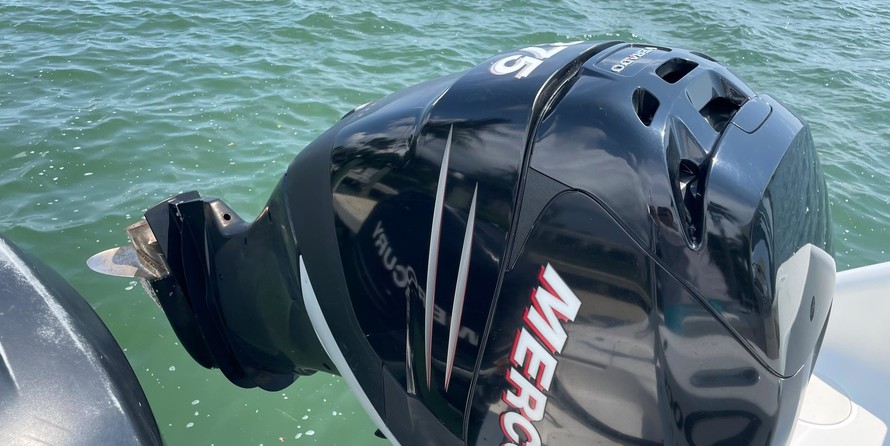 Boston Whaler 320 Outrage