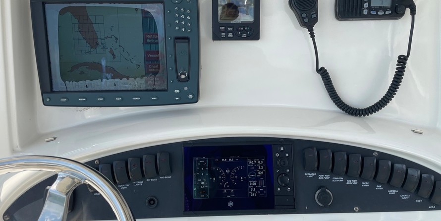 Boston Whaler 320 Outrage