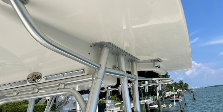 Boston Whaler 320 Outrage