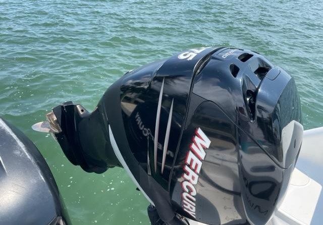 Boston Whaler 320 Outrage