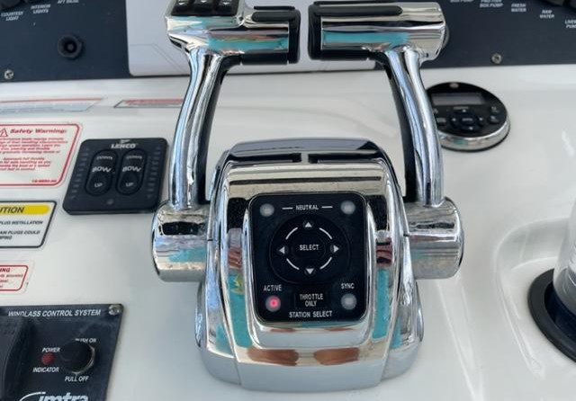 Boston Whaler 320 Outrage