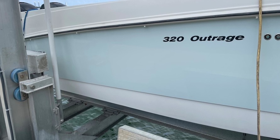 Boston Whaler 320 Outrage