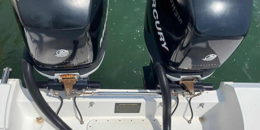 Boston Whaler 320 Outrage