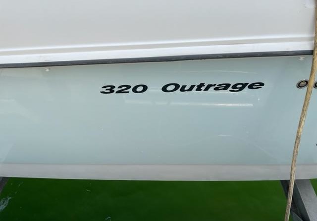 Boston Whaler 320 Outrage