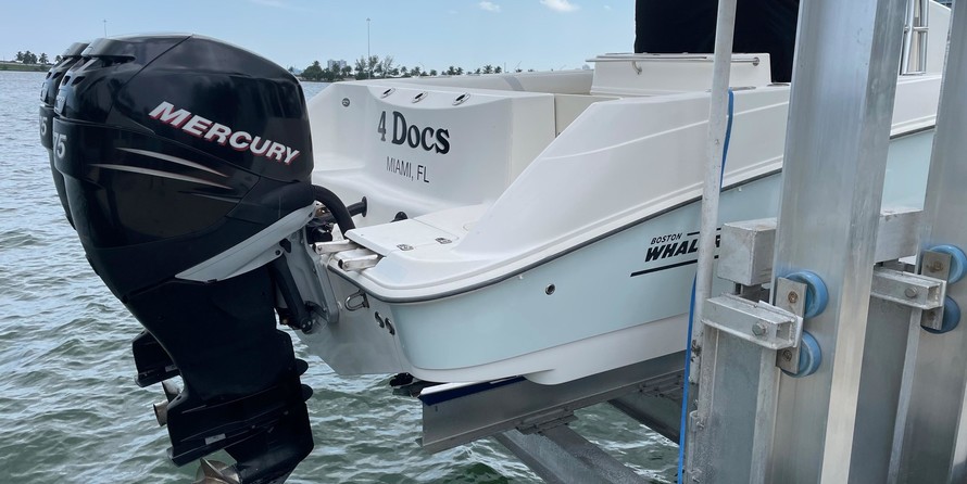 Boston Whaler 320 Outrage